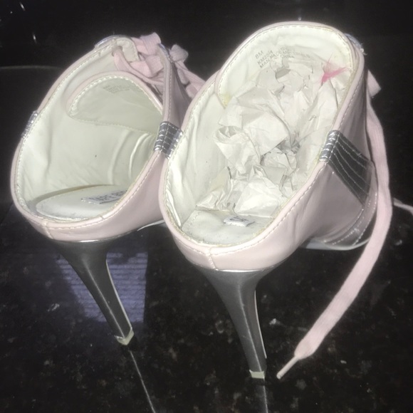 Heel out Point shoe - Picture 2 of 3